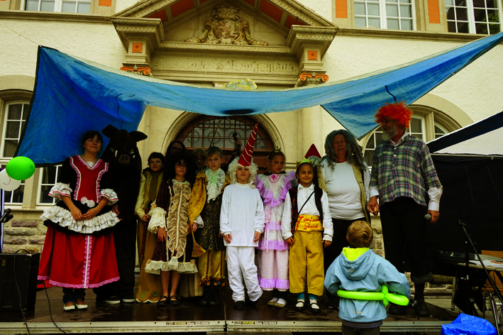 tl_files/musik_verein/galerie_bilder_verein/Musikbuehne_Tapf Schneid_klein_HPage.jpg